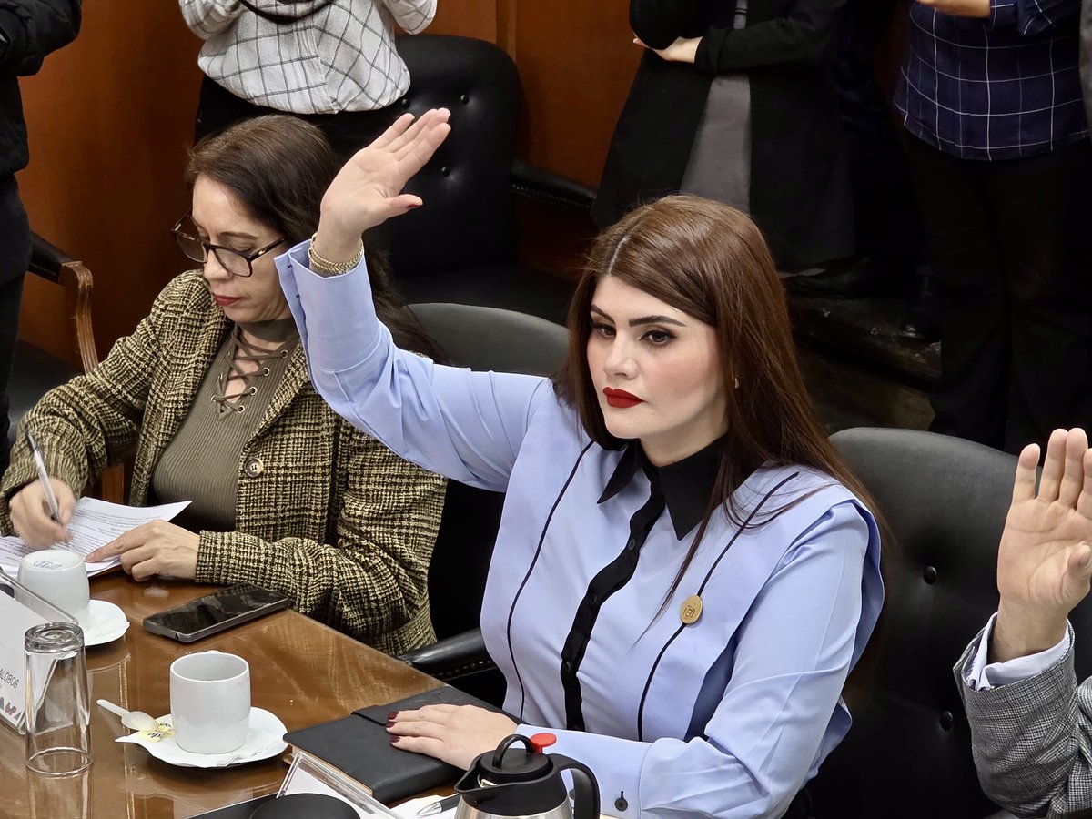Cuquis_Camarena's tweet photo. Ahora sí, después del puente, comenzamos esta semana Legislativa￼ con Junta de Coordinación Política, donde aprobamos varios temas para llevarlos a su votación ante el pleno de este Congreso. 🇲🇽

¡Excelente inicio de semana! Aunque sea martes 😎 https://t.co/B8e03ykhCE