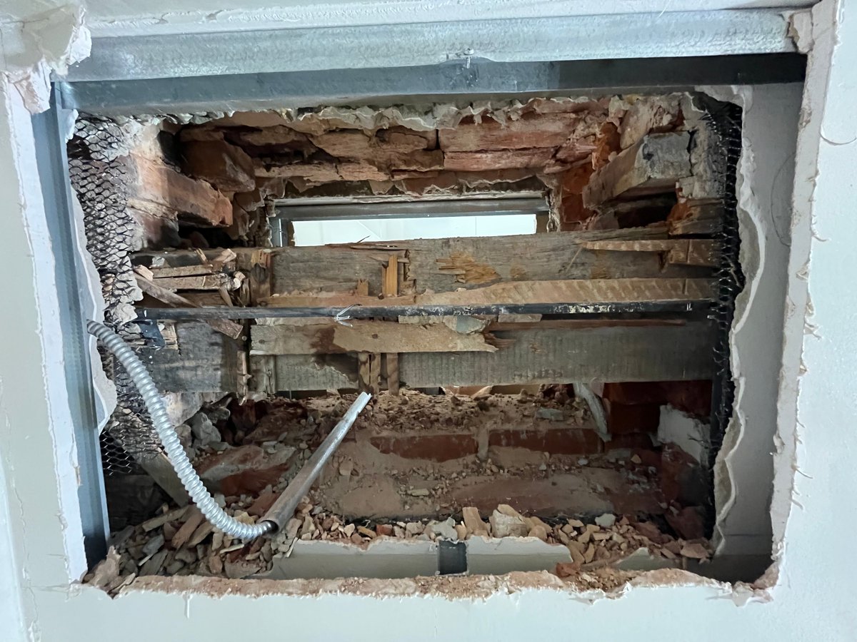 MasonryRepair3's tweet photo. Discovering something old, installing something new. Uncovering the original structure brick and support beams dating back to the 19th century! Here we are making way for new HVAC ductwork. 

#Originalbeam #construction #Masonryrepairservices #restoreandrepair #HVAC https://t.co/QFCBKWyr1q