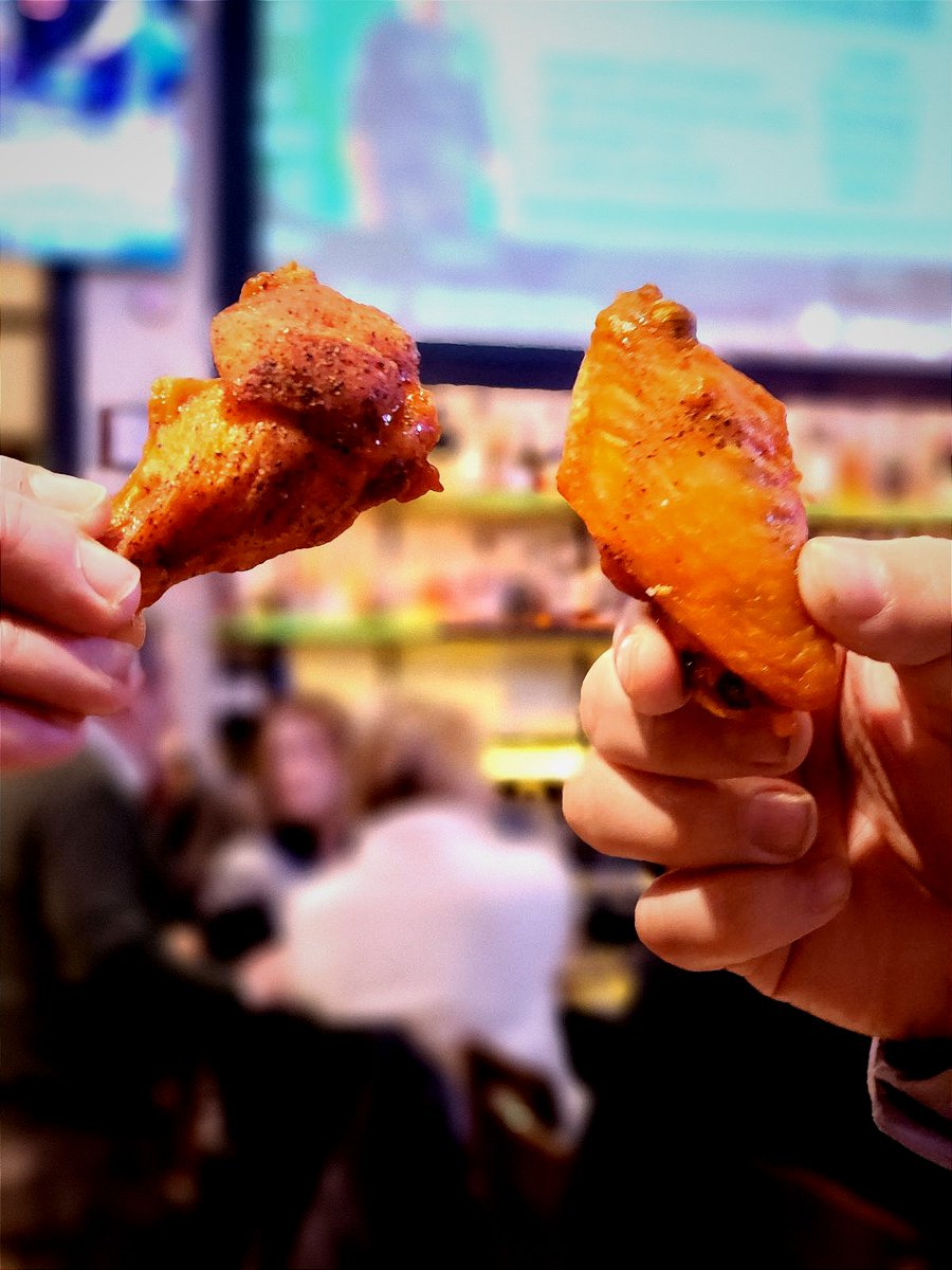 Are you a Drummie or a Flats person? 🍗 Let us know in the comments! 

Buffalo Wing packages available now for your Big Game watch party! Head to nickandjakes.com/wings to order yours!