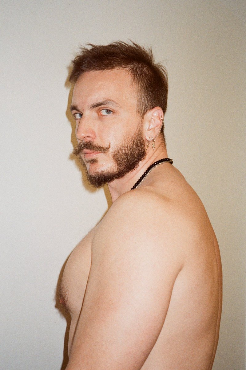 DenMrSmith's tweet photo. Сосочек 🙃

#Malebreasts #hairychest #Moustache https://t.co/RJqRQrGmZT