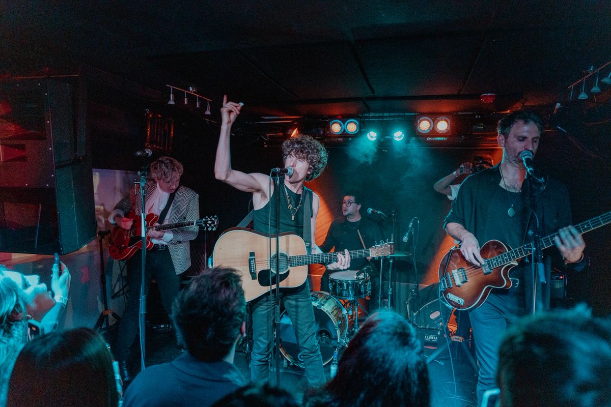 thekooksmusic's tweet photo. Thank you to everyone who came out last week for our special show, we’re well and truly warmed up for the Aus/Nz tour which kicks off on Friday, who’s coming?

📷 nativebrownlive https://t.co/t1UCBUbouo