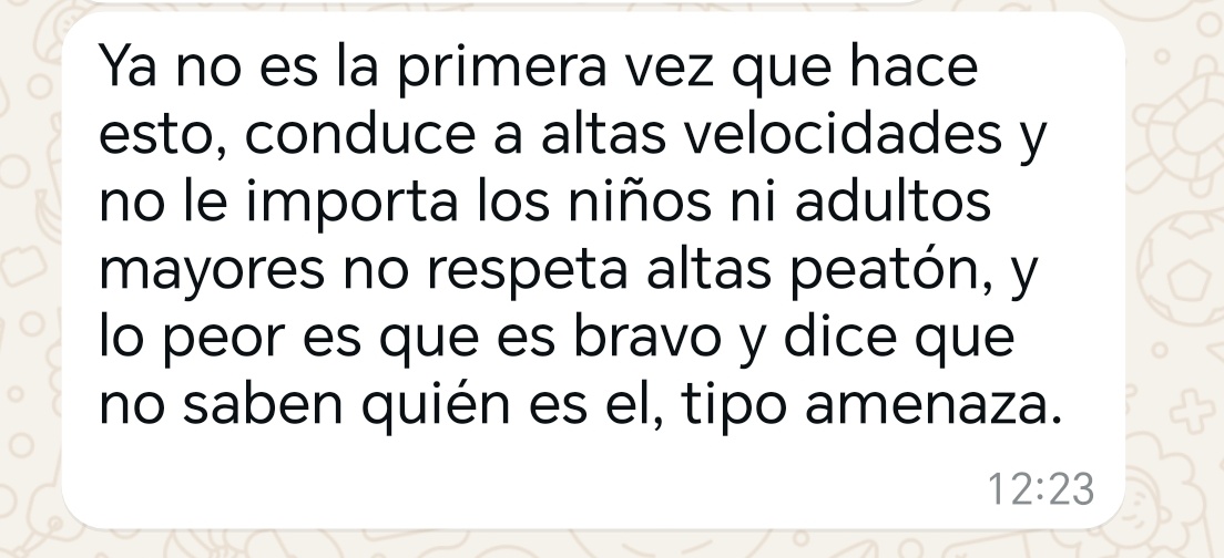 EmergenciasEc's tweet photo. #DenunciaCiudadana
Un conocido jugador de fútbol le responde a una persona bobo e ignorante, cuando le reclamaron por manejar de forma agresiva. https://t.co/tYAr6NsTx1