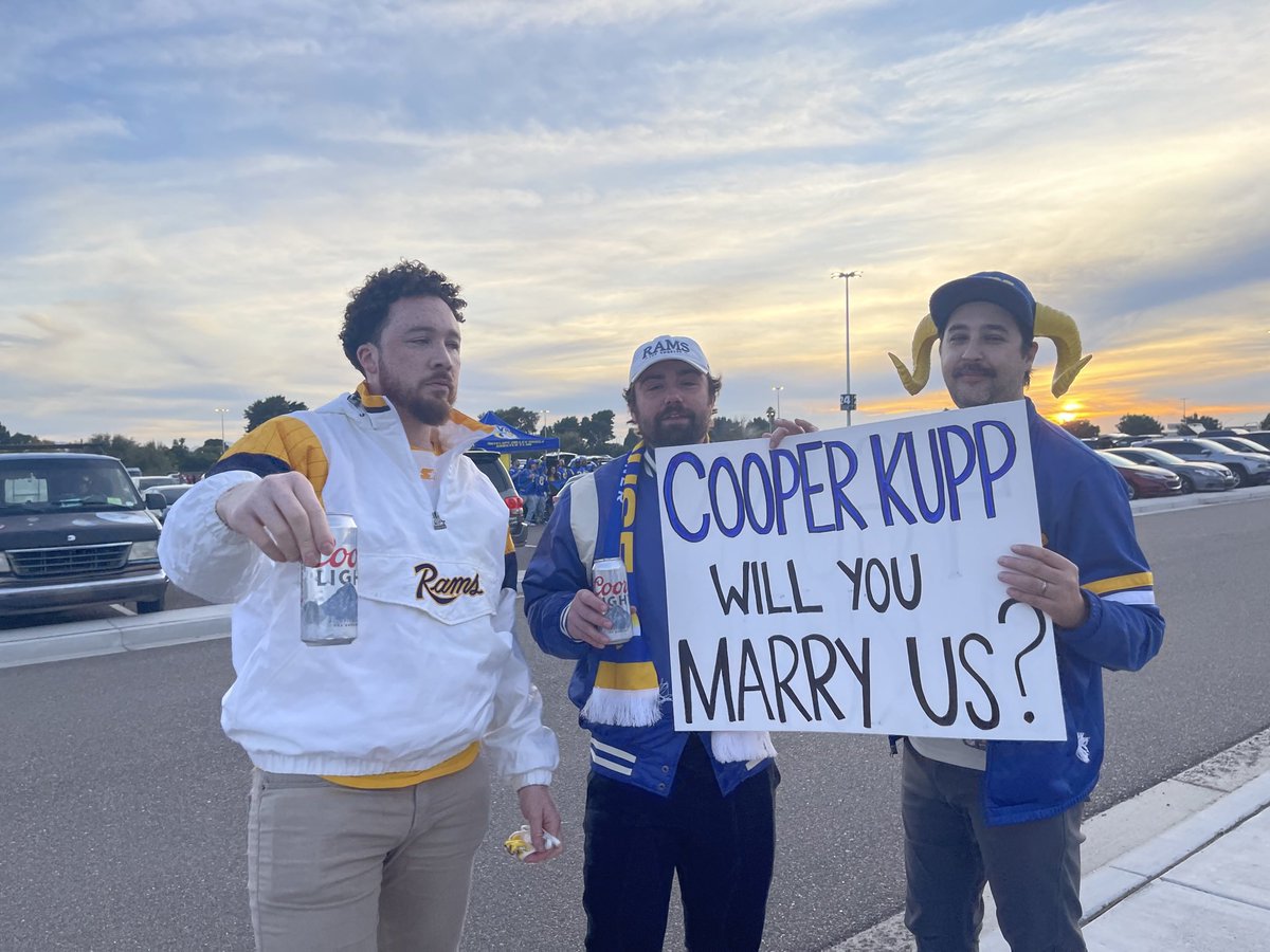 CUZNGEORGE's tweet photo. @_ezisaiah @CooperKupp https://t.co/f0gsi3irsh