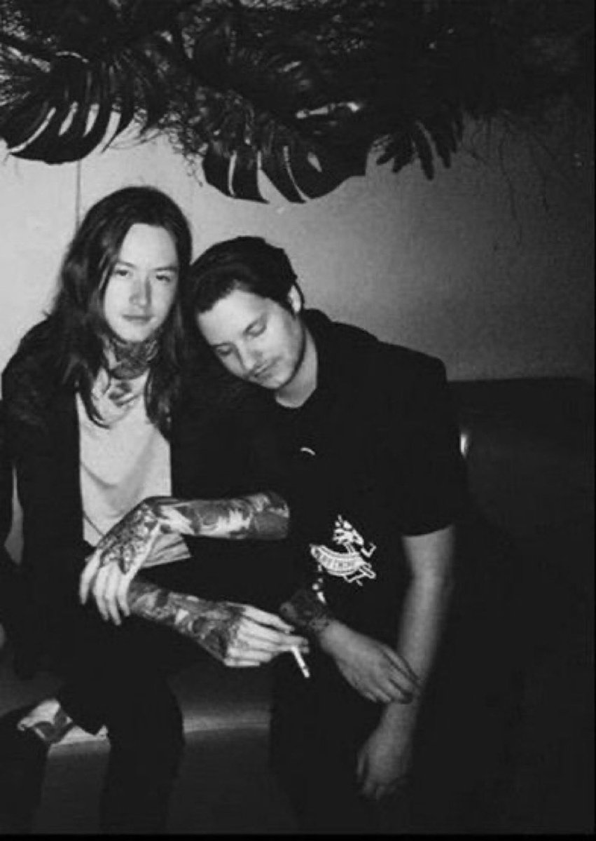 sleepiestlia's tweet photo. this is the first time i see this picture and it will be the last. you are all invited to my funeral, goodbye world https://t.co/jfY4YDK2fQ