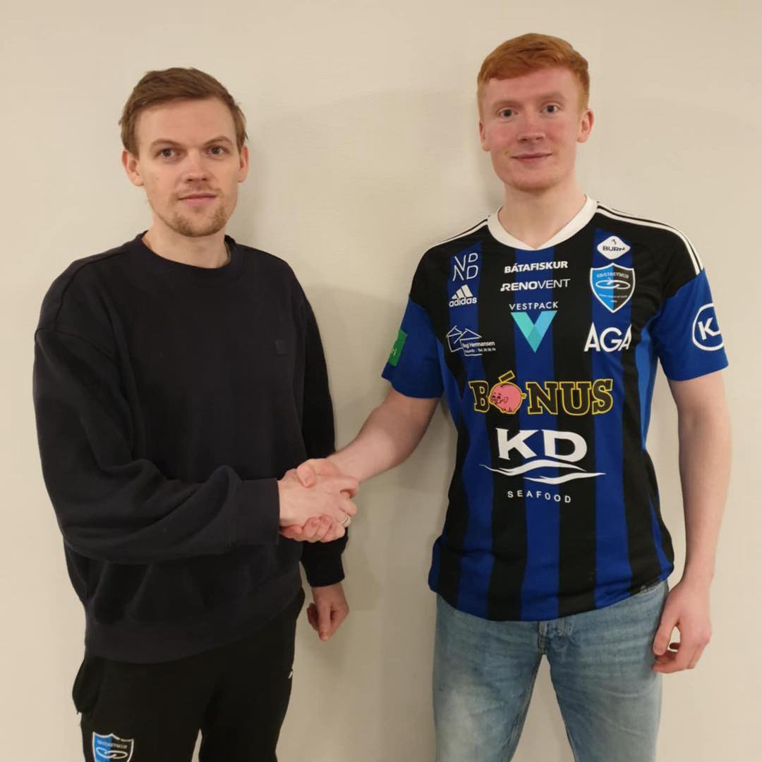 Under-21 international Jens Erik Bruhn has signed a 1 year extension with <a href="/EStreymur/">EB/Streymur</a> 💪🏼😎💙🖤
<a href="/Kongurin/">Jens Erik Bruhn</a> 
#SamanStandaVitSterk
#StrongerTogether

ebstreymur.fo/news/611/jens-…