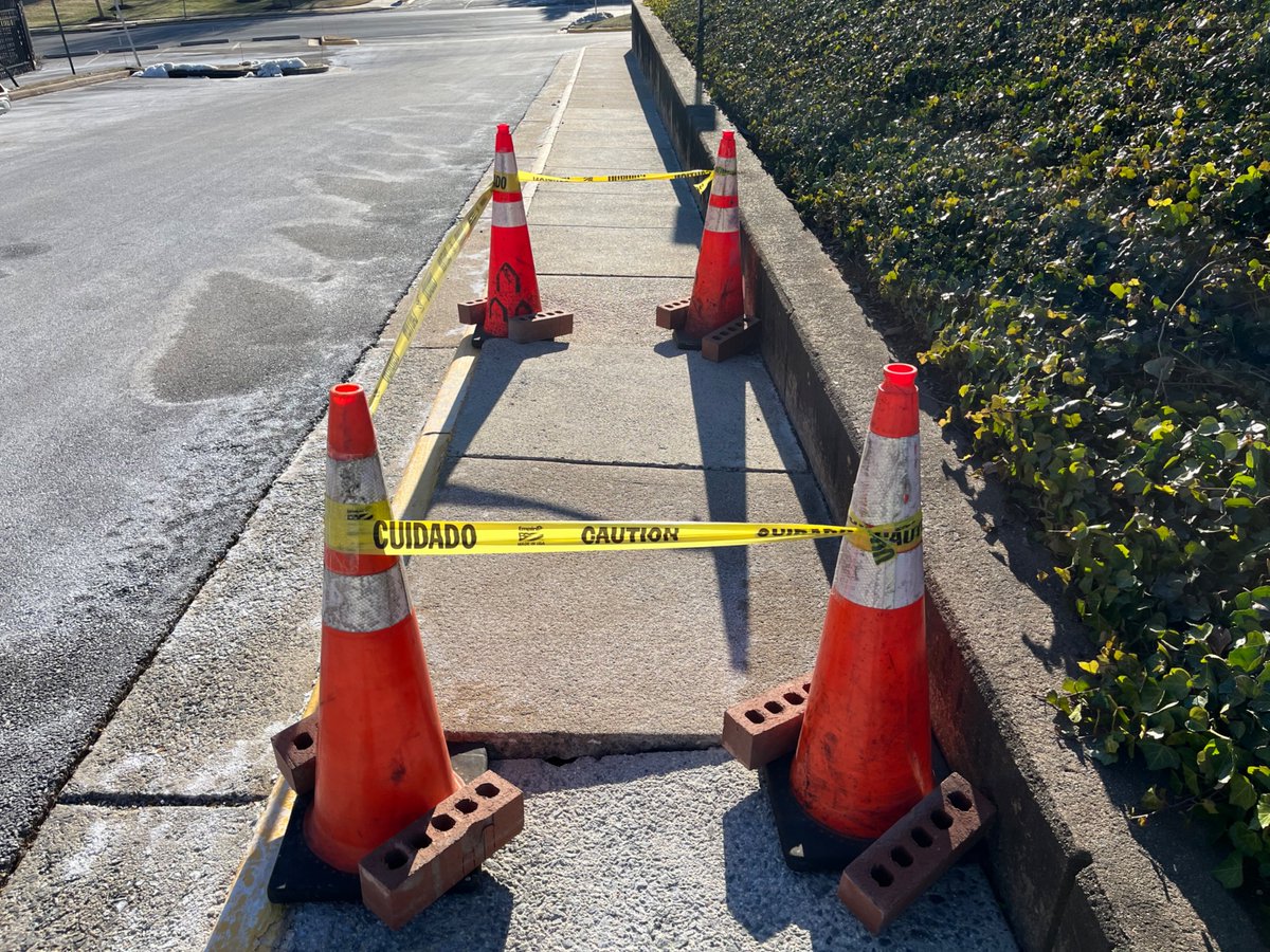 MasonryRepair3's tweet photo. We accommodate jobs of all sizes. One of our commercial clients asked us to demo and replace two concrete squares that expanded from cold temperatures. Check out this quick fix!

#Sidewalkrepair #concretewalkway #masonryrepairservices #commercialconcrete #masonryrepair https://t.co/swIpoRQYYP