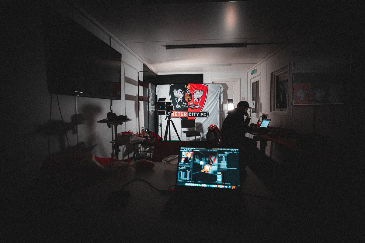 After dark 🔦💻 🎥 

It’s been a couple days 😅 deadline day was something else this year, zzzonked now 😴 #ECFC