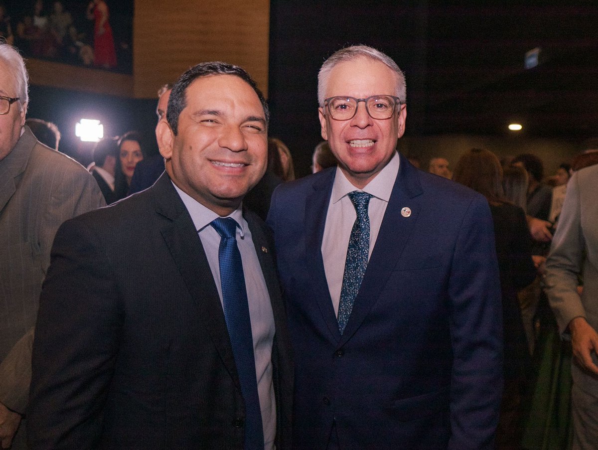 crcdfoficial's tweet photo. Estivemos presente na posse festiva da nova diretoria da OAB/DF, reforçando a importância da colaboração entre as nossas entidades para o desenvolvimento profissional e institucional no DF. Juntos, seguimos trabalhando por uma sociedade mais justa, ética e transparente.

#CRCDF https://t.co/MzsQEtd1D4