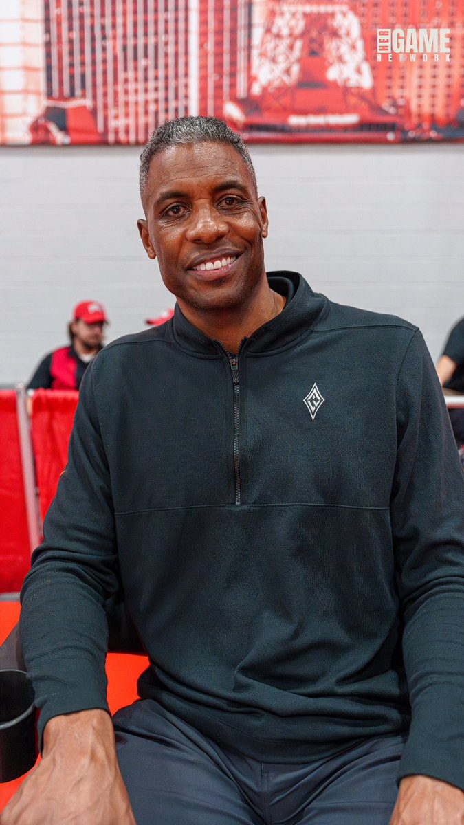 HERgamenetwork's tweet photo. Big thank you theses two (Larry Lewis Aces new assistant coach) for showing the @unlvladyrebels some love at Saturdays game against Nevada
📸 cinedirector
#lvaces #wnba #unlv #ladyrebels #bearebel #larrylewis https://t.co/Sf9CCdiq6f