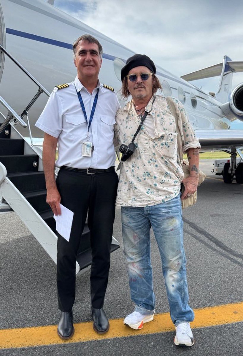 NosotrosCine's tweet photo. Johnny Depp recién llegado a la Argentina 🇦🇷 https://t.co/Cocqq6YYaM