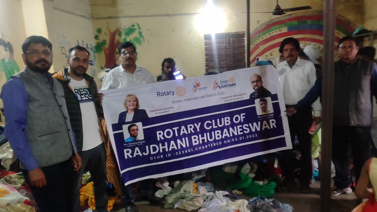 rcrajdhani's tweet photo. Joy of giving at the slum area by R C Rajdhani Bhubaneswar https://t.co/FdFpR1hHYX