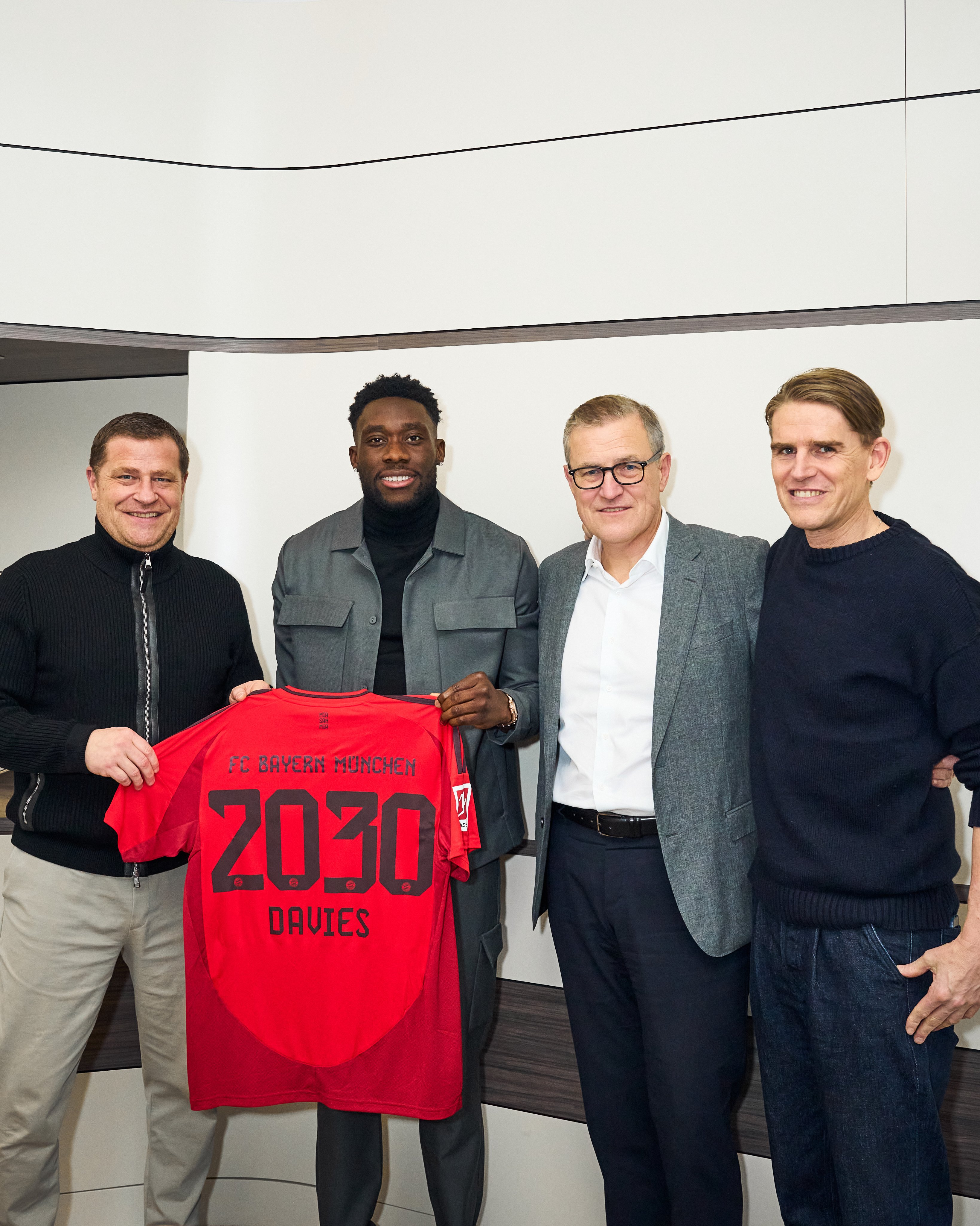 Bayern Münih, Alphonso Davies ile nikah tazeledi!