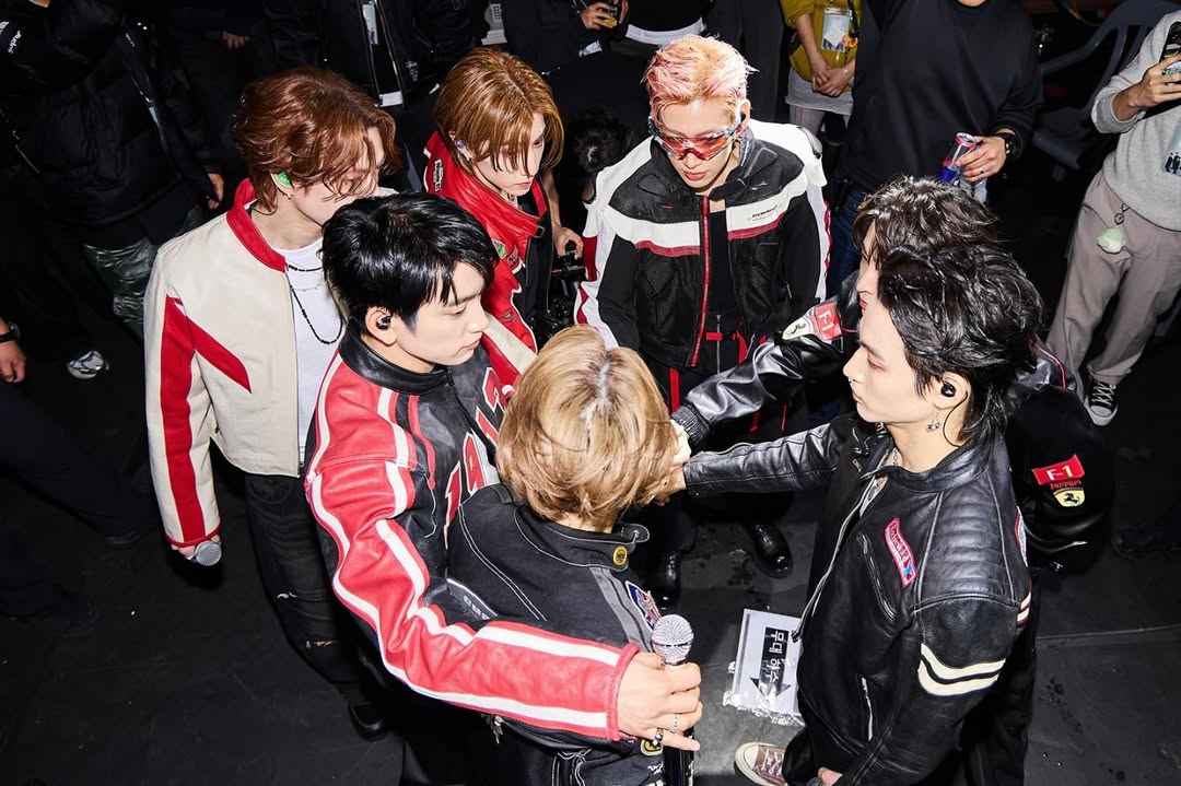 JacksonWGlobal's tweet photo. [#JACKSTAGRAM] 250205

Jackson Wang posted on IG:
Thanks for being my friends in this toxic world.
At the end of the day, what matters is relationship and connection with each other.
I hope this reunion can share nothing but happiness to our supporters.
We carry on and explore individually
as a family we are always there.
Yet, We all have a different path.

#JacksonWang #王嘉尔 #잭슨 #TEAMWANG #GOT7
