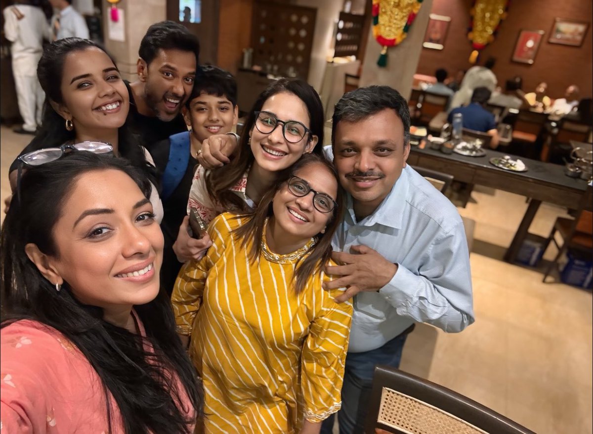 sakshi__goel's tweet photo. Mukkuuu with her bhabhi ❤️❤️😅🧿🧿
Such pyaari picture ❤️❤️RGM bond with Aneri ❤️❤️🧿🧿 #Anupamaa #Rupaliganguly #Aneri #mukku ❤️❤️ https://t.co/0H1KAV8zYD