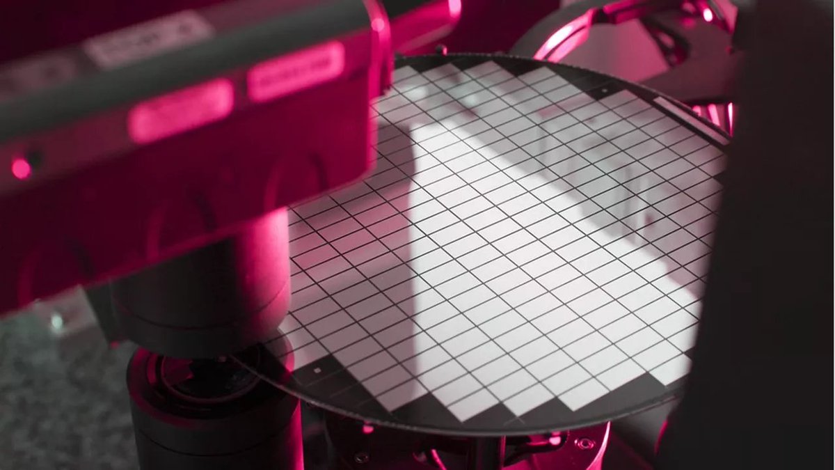 jyves94's tweet image. ✨#SemiConducteurs : #UnitySC 🇫🇷 veut quintupler ses capacités de production
Rachetée par #Merck 🇩🇪, l&apos;entreprise iséroise investit 25 millions d&apos;euros dans sa nouvelle usine, non loin de son siège au sein de la « Silicon Valley grenobloise ».
lesechos.fr/pme-regions/au…