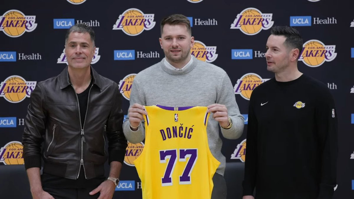 BasketNews_com's tweet photo. Luka Doncic holds his own Lakers jersey for the first time 🥹 https://t.co/k5xm6cLnaK