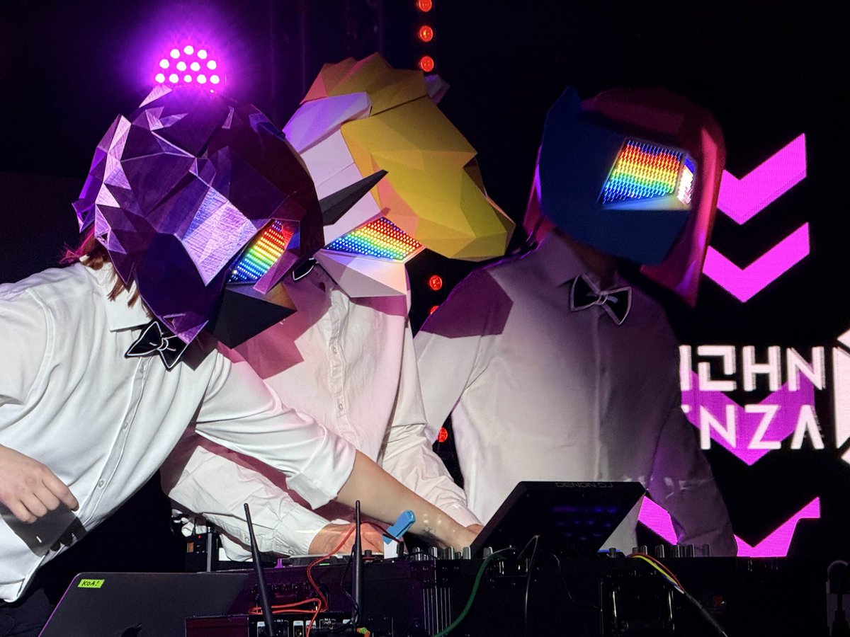 KoaBitez's tweet image. iiiii want iiiii want 2 b a machiiiine !! 🤖

📸 @LBRCloud @squidinthgalaxy
heads by @Noteworthypony + @FaultyMusic