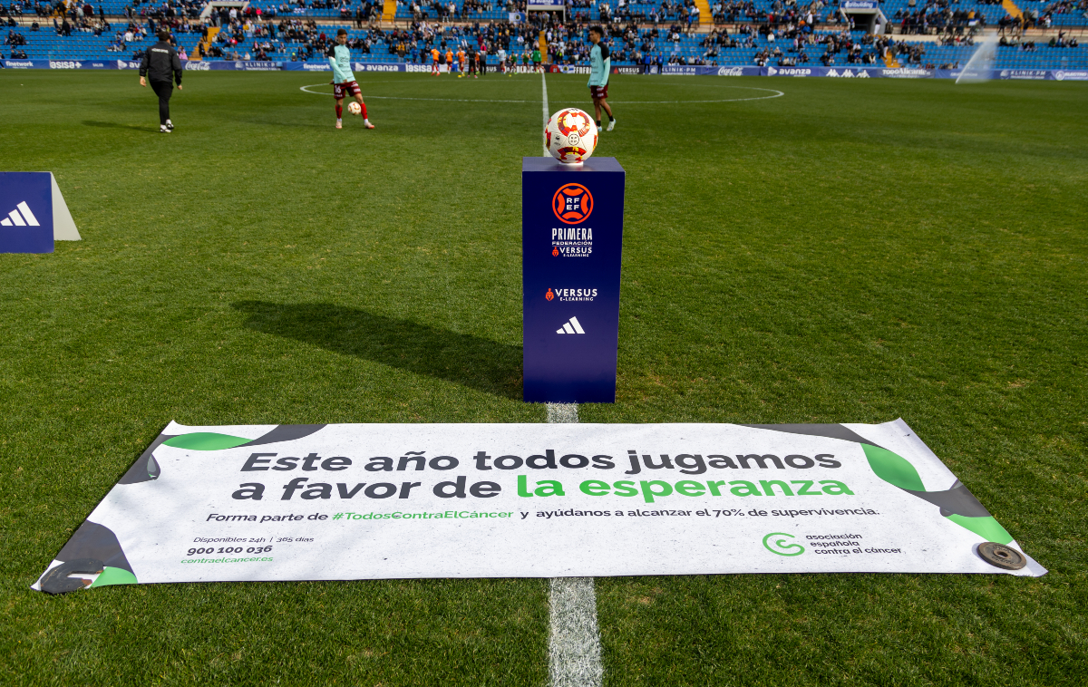 💪🏻⚽ En el partido más importante, nadie juega solo. Hoy, en el Día Mundial contra el Cáncer, recordamos que la unión y la solidaridad son clave.

🎗️ Cada gesto de apoyo es un pase hacia la victoria. Juntos, necesitamos mejorar la prevención, garantizar la equidad en la atención,