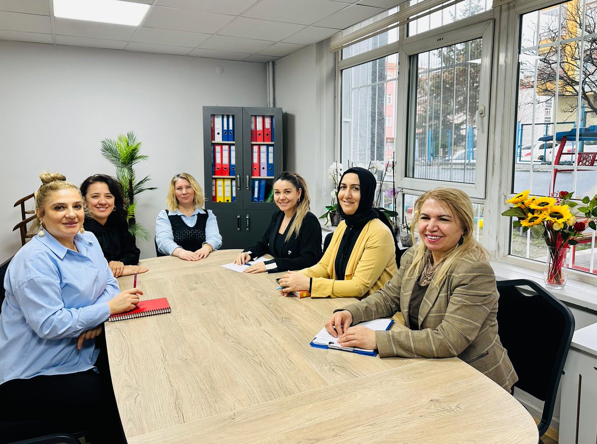 Ankara EBS 2 Nolu Şube Kadınlar Komisyonu (@2nolusbkadinebs) on Twitter photo Ebs Ankara 2 No’lu Şube Kadın Komisyonu olarak bugün gerçekleştirdiğimiz toplantıda, kadın gücünün birleştirici ve dönüştürücü etkisini bir kez daha hissettik. <a href="/_aliyalcin_/">Ali YALÇIN</a> <a href="/Sdka_Aydin/">Sıdıka AYDIN</a> <a href="/ebskadinkollari/">Mersin 2 Eğitim-Bir-Sen Kadınlar Komisyonu</a> <a href="/AnkaraEbs/">EBS Ankara 2</a> <a href="/leventkose44/">levent köse</a> <a href="/GulustanGu57744/">Gülüstan Gümüş</a> <a href="/bastugbirce/">Birce Baştuğ</a> Ebs Ankara 2 No’lu Şube Kadın Komisyonu olarak bugün gerçekleştirdiğimiz toplantıda, kadın gücünün birleştirici ve dönüştürücü etkisini bir kez daha hissettik. <a href="/_aliyalcin_/">Ali YALÇIN</a> <a href="/Sdka_Aydin/">Sıdıka AYDIN</a> <a href="/ebskadinkollari/">Mersin 2 Eğitim-Bir-Sen Kadınlar Komisyonu</a> <a href="/AnkaraEbs/">EBS Ankara 2</a> <a href="/leventkose44/">levent köse</a> <a href="/GulustanGu57744/">Gülüstan Gümüş</a> <a href="/bastugbirce/">Birce Baştuğ</a>