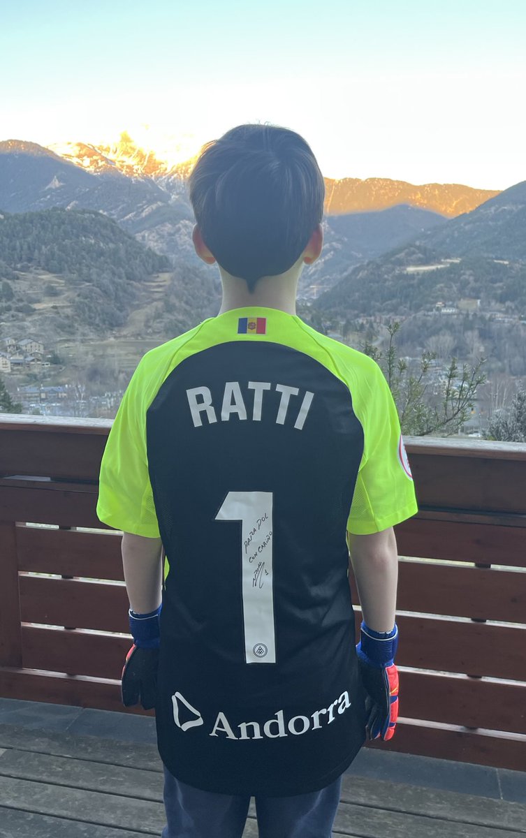 Alfons Godall II*II (@alfons_godall) on Twitter photo El nostre bon amic <a href="/Nicolas_Ratti/">Nico Ratti</a>, ha tingut el detall de signar una samarreta per en Pol. Li ha fet moltíssima il·lussió.
Moltes mercès! El nostre bon amic <a href="/Nicolas_Ratti/">Nico Ratti</a>, ha tingut el detall de signar una samarreta per en Pol. Li ha fet moltíssima il·lussió.
Moltes mercès!