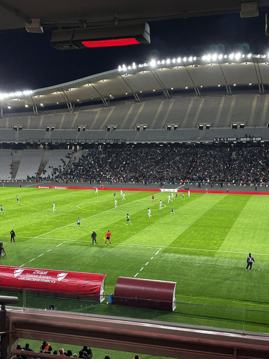 Bu soğuk havada takım bu durumdayken Atatürk olimpiyat stadına gelen net Beşiktaşlıdır. 
Beşiktaşı gerçekten seviyordur.