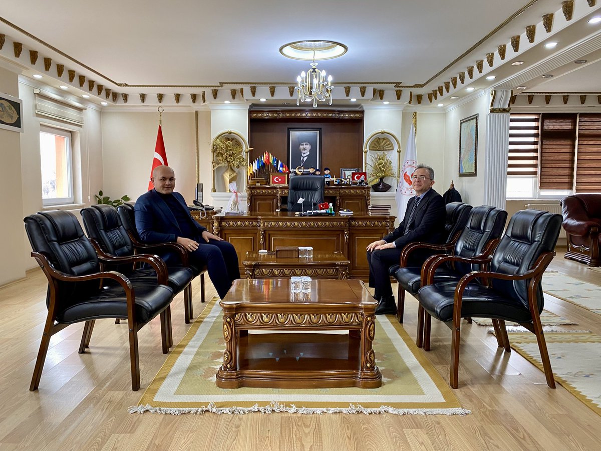 İl Müdürü Erhan Hoşafcı Ağaçören Nüfus Müdürlüğü ziyareti kapsamında Ağaçören Kaymakamı Sayın Metin Korkmaz Beyefendiye de hayırlı olsun ziyaretinde bulunmuş, Sayın Kaymakam Metin Korkmaz tarafından kabul edilmiştir.