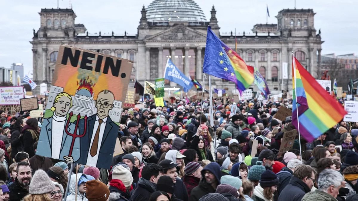 5. Felizmente a resposta veio rápida. No último domingo, 02/02, grandes manifestações voltaram a acontecer em várias cidades alemãs. Em Berlim, algo entre 160 mil e 250 mil pessoas foram às ruas contra a extrema direita, o fim do “cordão sanitário” sobre a AFD e as propostas
