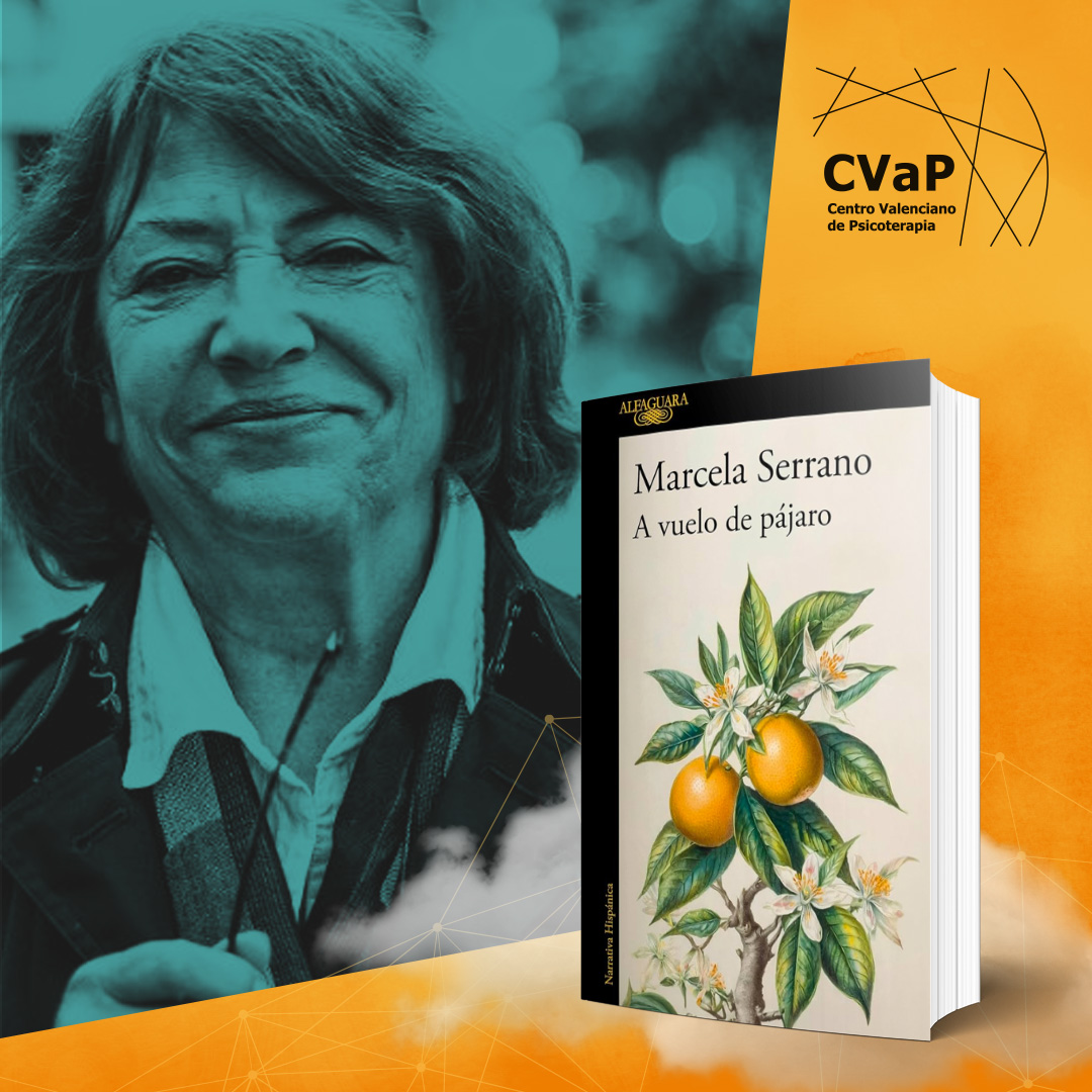 CVaPsicoterapia's tweet image. EL LIBRO// &quot;A vuelo de pájaro&quot; La autora explora las vidas de varias mujeres, abordando temas como la depresión, la soledad y la búsqueda de sentido, ofreciendo una visión íntima de las luchas internas y emocionales que enfrentan. #recomendacionLiteraria #CvaP #MarcelaSerrano