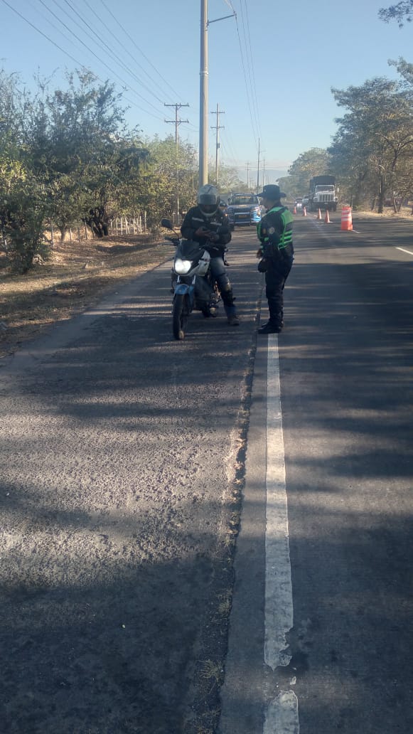 DTransitoPNC's tweet photo. Este tipo de operativos suelen tener como objetivo mejorar la seguridad vial y reducir el riesgo de accidentes.
#TránsitoPNC #ConducciónSegura #CumpleLaLey #SeguridadVial #Operativo #Escuinlta https://t.co/fRCtxu2czW