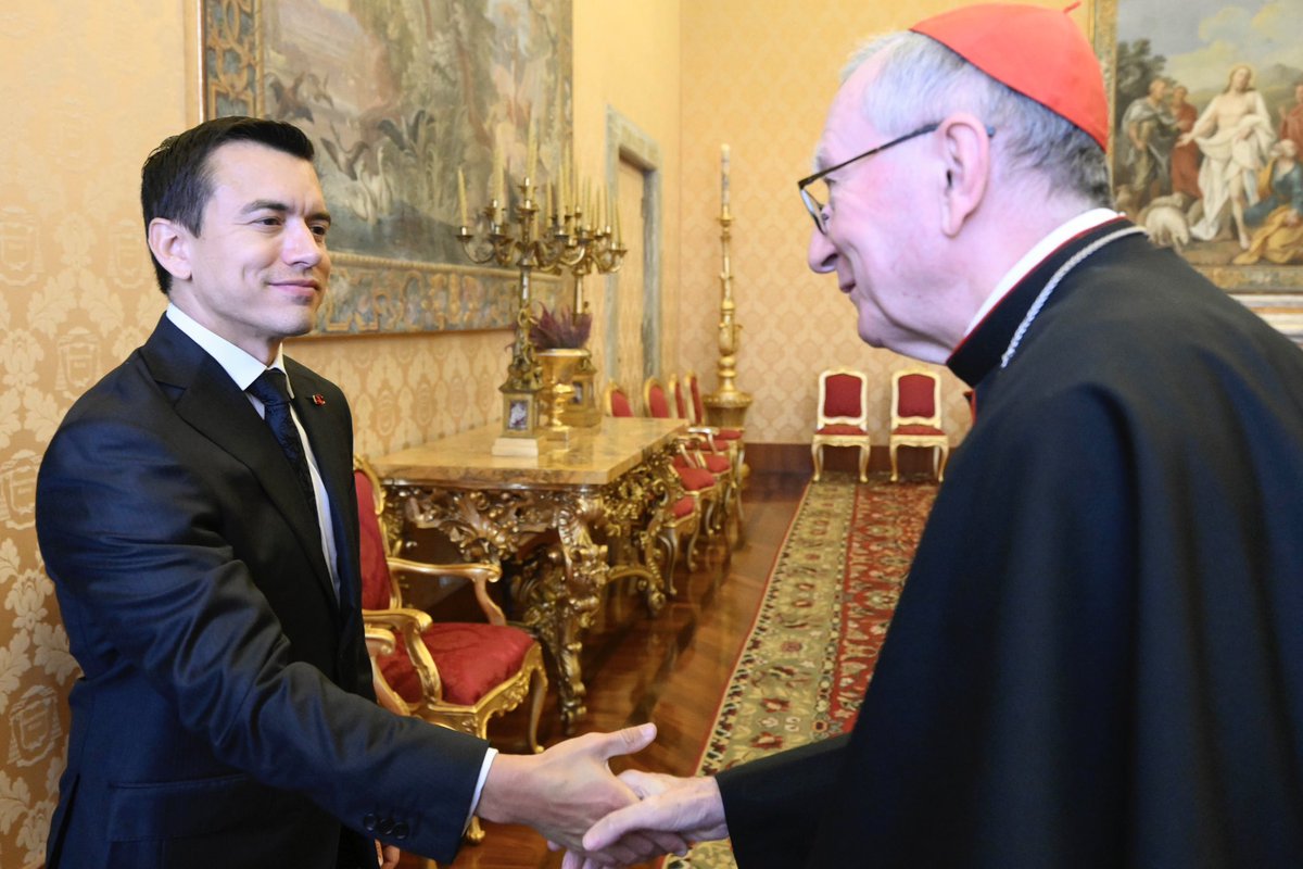 DanielNoboaOk's tweet photo. Lo prometimos en el Vaticano, y hoy cumplimos. 

Durante años otros gobiernos olvidaron a los Vicariatos de nuestro país, postergando cientos de proyectos. Ahora, hemos saldado una deuda olvidada de 2 millones de dólares, y ya realizamos el pago del primer millón para cubrir todos los pagos atrasados que se negaron a reconocer.

Son 8 los Vicariatos los que recibirán este apoyo para sostener la labor en los sectores más vulnerables de Aguarico, Napo, Puyo, Méndez, Esmeraldas, Sucumbíos, Zamora y Gálapagos.