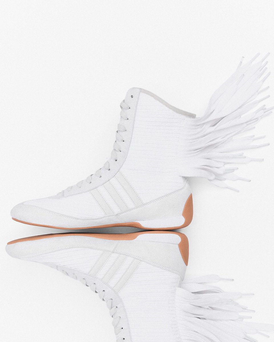 StellaMcCartney's tweet photo. RASANT: Inspired by archival racing silhouettes, speeding towards the next phase of fashion. The Rasant by #StellaMcCartney x #adidas is here.
Shop the #Rasant trainers in-store and at https://t.co/Xpe3qb5AMT
@adidasoriginals #StellaSummer25 https://t.co/jKzvVPbGmT