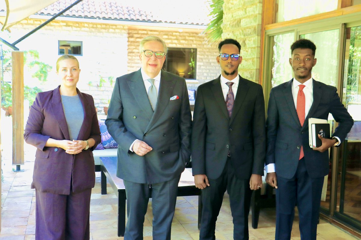 HonSayidAli's tweet photo. Great meeting with H.E. Ambassador Pirkka Tapiola, Finland’s Ambassador to Somalia, Kenya, Uganda, Seychelles, and Eritrea. 

We had a productive discussion on strengthening diplomatic ties and cooperation.
#Diplomacy #SomaliaFinlandRelation https://t.co/15CExMbFsM