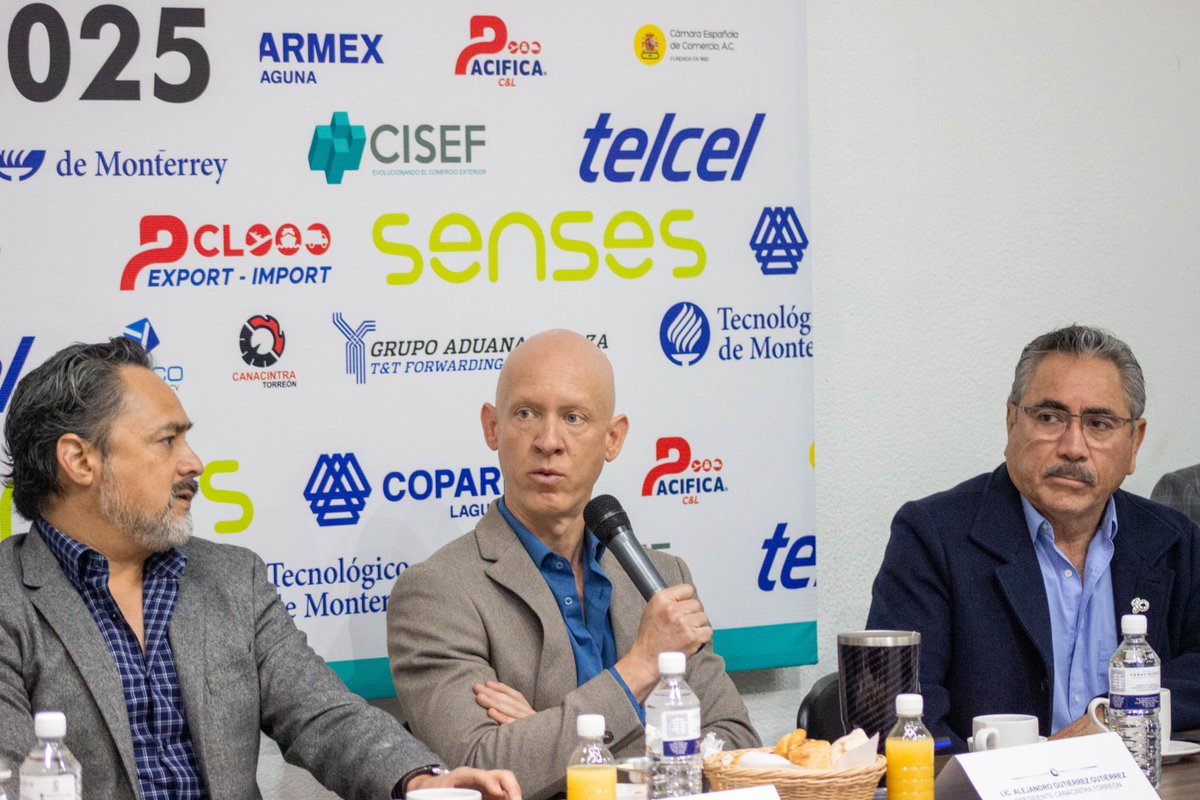 CANACINTRA_Trc's tweet photo. 🇲🇽🫱🏻‍🫲🏼 Analizamos el impacto de los aranceles en rueda de prensa con el Lic. @AlejandroGtzG . Además, el Lic. Guillermo Aguilar de @CustomsPacifica presentó el seminario Reformas de Comercio Exterior en el @TECcampusLAG. https://t.co/IGNPdCRyOL