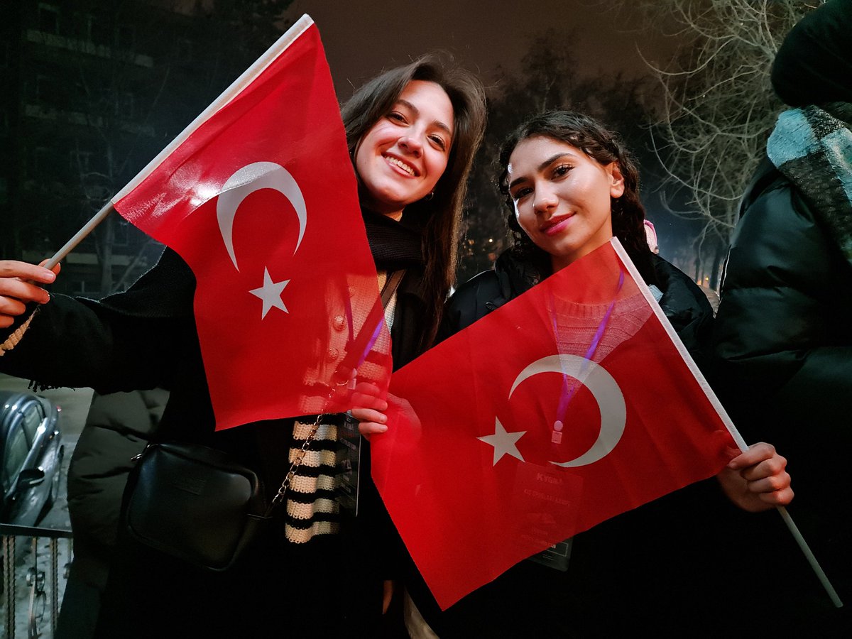 #KYGMKışKampları
KYGM 9. Tematik Kış Kampında durağımız bu kez TRT Erzurum Radyosu...
Doğudan Sesler Programında Onur Şan'ın konseri için yerimizi aldık. 
Spor Hizmetmetleri Müdürümüz Erdoğan Dönmez ile Şube Müdürümüz İbrahim Şimşek de gençlerimize eşlik etti.