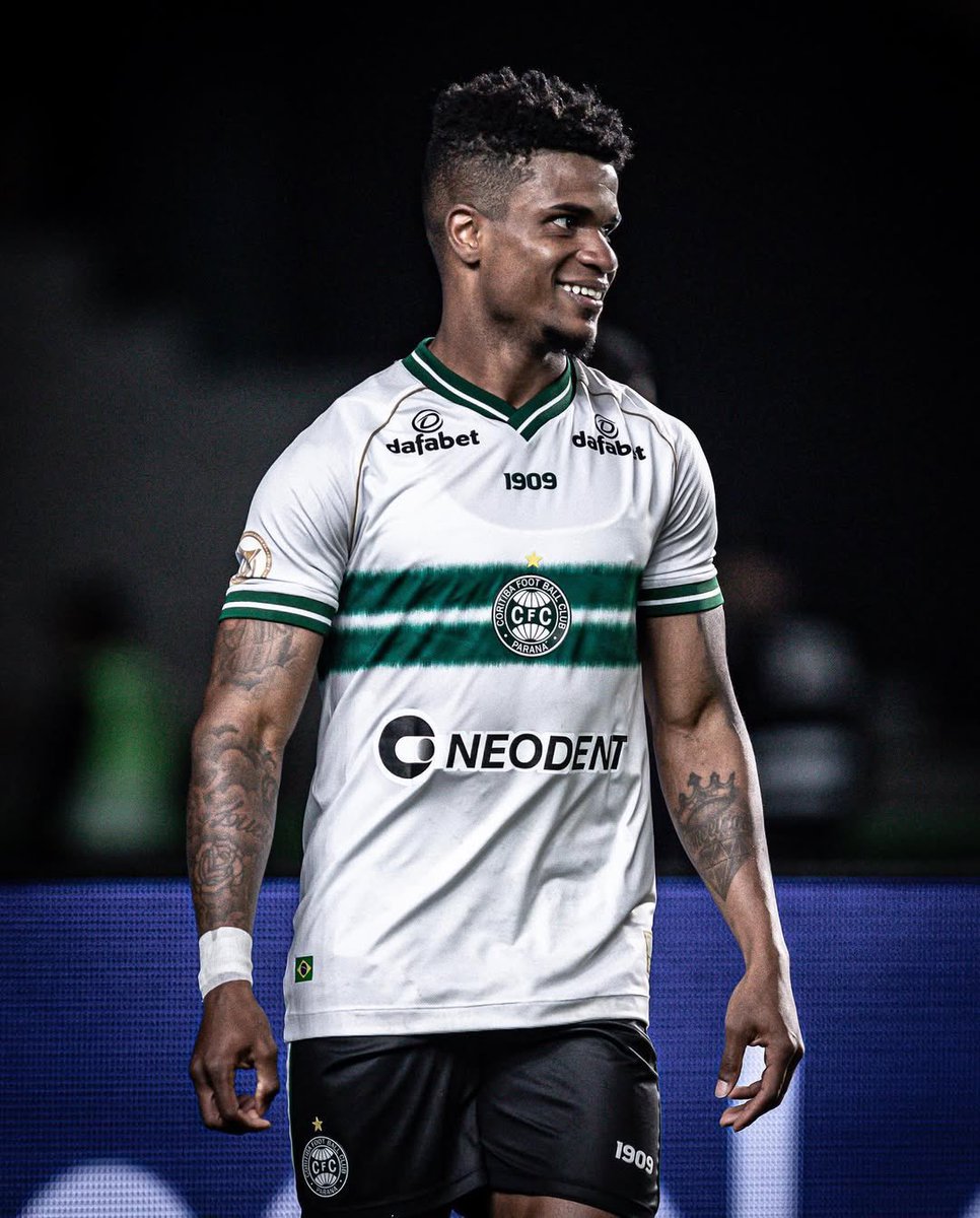 Jamerson pelo Coritiba🇳🇬

• Adquirido do Guarani, após o Campeonato Paulista de 2023, por cerca de R$ 4,5M💰

• BR 2023, série A: 
29J (22 titular), 0G, 1A

• BR 2024, série B: 
18J (11 titular), 1G, 0A

De saída, qual a sua avaliação do desempenho do Jamerson pelo Coxa?