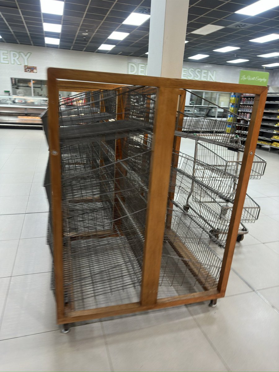 praz1978's tweet photo. This is Bon Marche Avondale in Harare, Chingwa changu handichachioni #Zimbabwe https://t.co/u2lviYIt7k