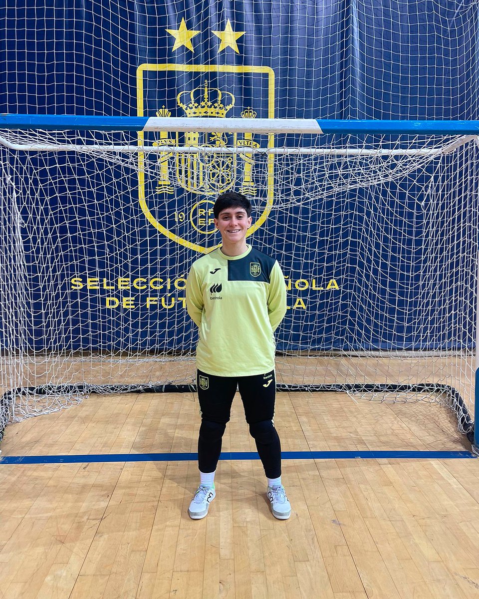 🇪🇸 SEL. ESPAÑOLA SUB-21 // UXÍA <a href="/uxiary_13/">uxiary_13</a>  EN LAS ROZAS TRAS UN ENTRENAMIENTO

Hoy martes disputa el partido amistoso contra Noruega en la Ciudad del fútbol de #lasrozas

<a href="/FutSalRFEF/">Futsal RFEF</a> 

🚀💙🇪🇸 #imosOlio
#seEspañola #oNosoValor #aForzaDoLobo