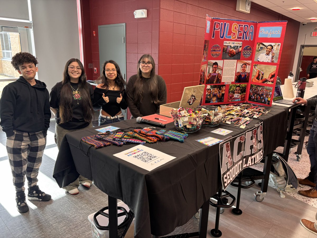 ProfeGarcia117's tweet photo. #LosSequoits running a fundraiser for #PulseraProject an organization that helps provide jobs for youth in Guatemala. I’m so proud of their sales skills and how they explain the purpose of the missions while talking to people. #SequoitPride https://t.co/rOoExofSbl