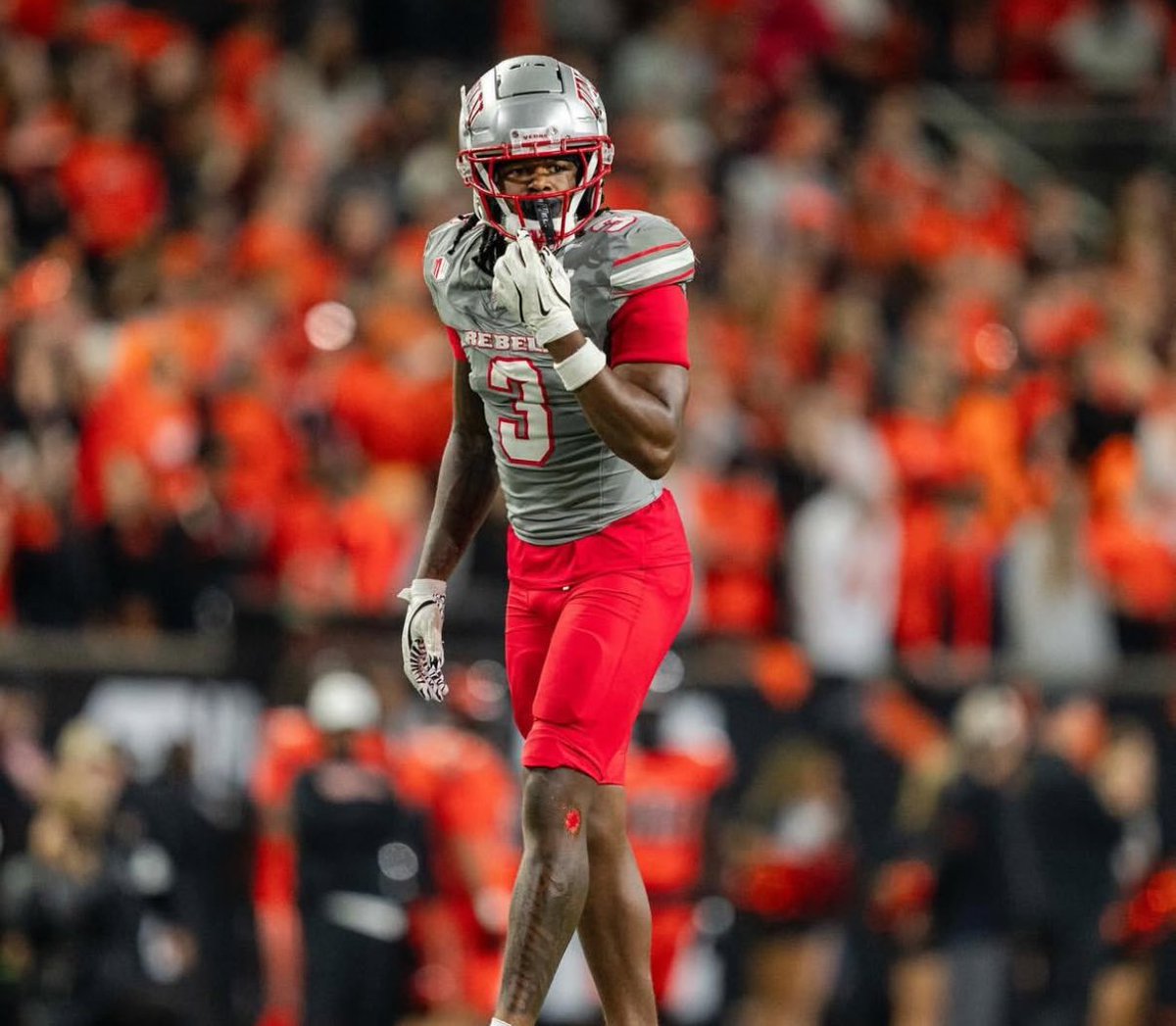 Aiden "A3" Evans (@ace4six) on Twitter photo #AGTG I am blessed to receive my 8th D1 offer from UNLV!! #GoRebels❤️🖤 <a href="/CoachDanMullen/">Dan Mullen</a> <a href="/Da_DREAM47/">Akeem Davis</a> <a href="/unlvfootball/">UNLV Football</a> <a href="/modle1112/">Michael Odle</a> <a href="/Coach_Olla/">Nick Olla</a> #AGTG I am blessed to receive my 8th D1 offer from UNLV!! #GoRebels❤️🖤 <a href="/CoachDanMullen/">Dan Mullen</a> <a href="/Da_DREAM47/">Akeem Davis</a> <a href="/unlvfootball/">UNLV Football</a> <a href="/modle1112/">Michael Odle</a> <a href="/Coach_Olla/">Nick Olla</a>