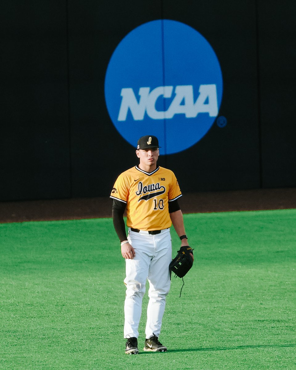 10 days until the action begins. 😤 

#Hawkeyes