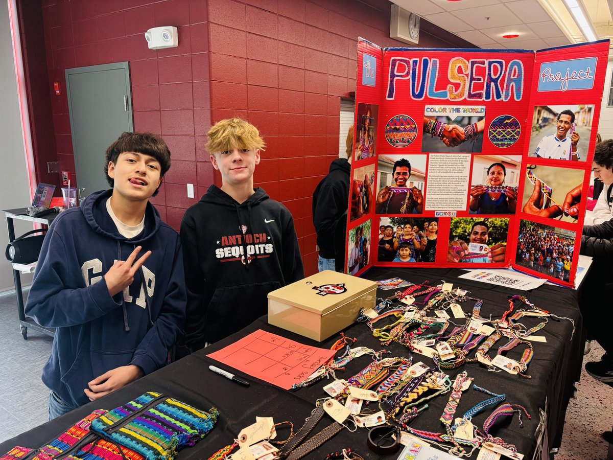 ProfeGarcia117's tweet photo. Part 2: #LosSequoits running #PulseraProject fundraiser during lunch hours. My favorite part is that friends and others wanted to get involved to help the cause as well! Really filled my heart. Proud of these guys! #SequoitPride https://t.co/sGaqHp2sx2