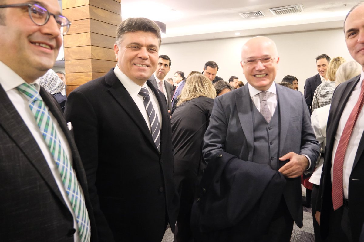 ilyasbozkurt_tr's tweet photo. TESİAD VE TESAM Kurucu Genel Başkanı Dr. İlyas Bozkurt, Sri Lanka Büyükelçiliği'nin düzenlediği bağımsızlık günü resepsiyonuna katıldı. Katılımı için Başkan Bozkurt'a teşekkür eden Siri Lanka Ankara Büyükelçisi Hasanti Dissanayake, Bozkurt'a bağımsızlıkları hakkında bilgiler verdi. Başkan Bozkurt ayrıca resepsiyonda bulunan  Büyükelçi İskender Okyay,  Fahri Konsolos Dr. Aydın Özü, Dr. Gülsüm Akbulut ve diğer konuklarla sohbet etti.