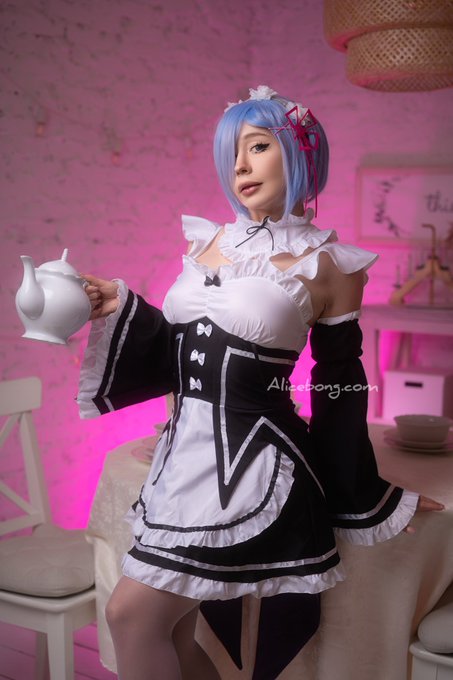 1 pic. Tea or boobs? ? https://t.co/AyM8uUjzgN