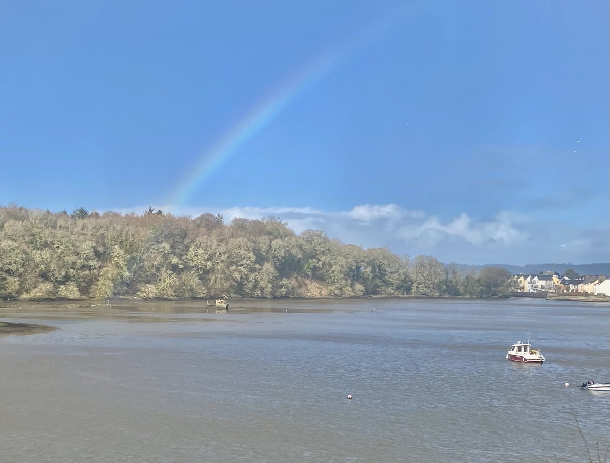 thesilvervoice's tweet image. A day of sunshine and showers! #RoomWithView