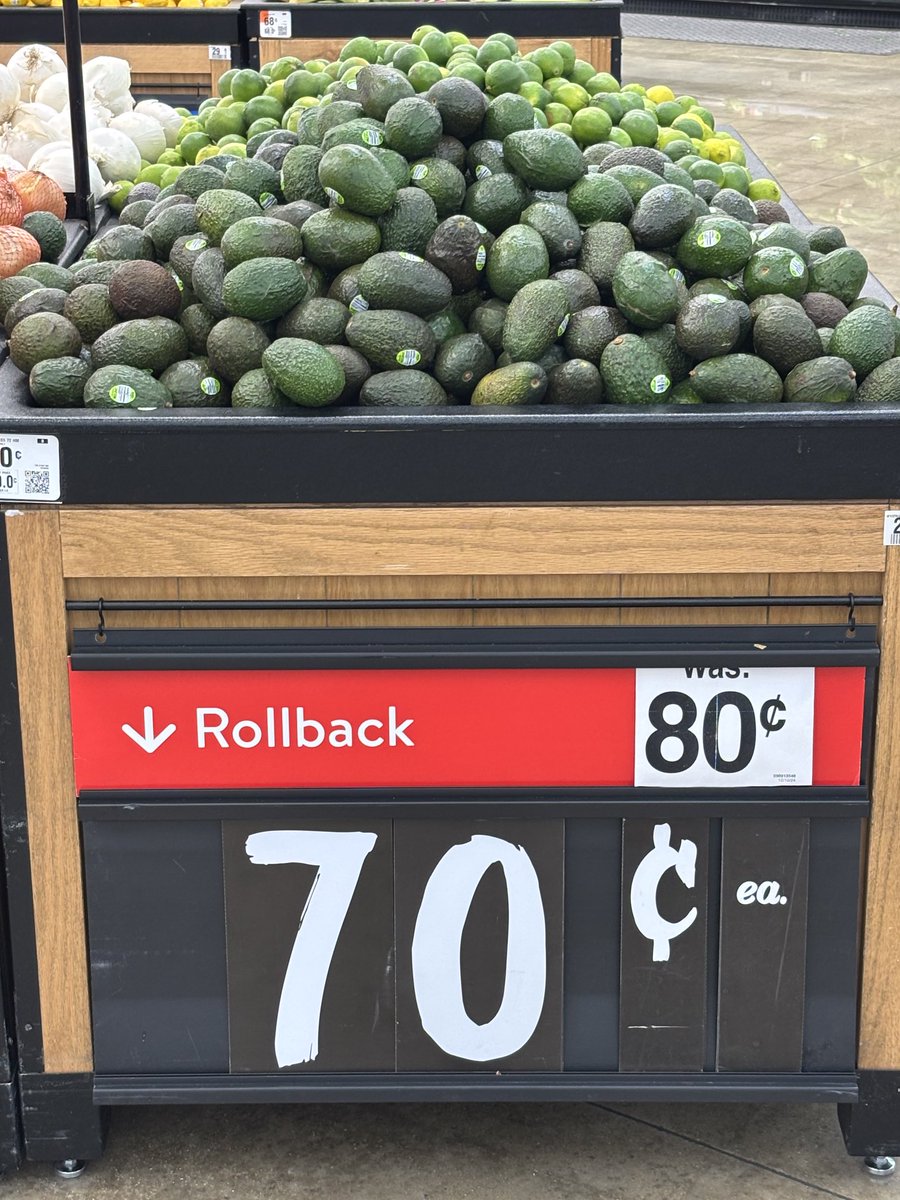 TonySherrer's tweet image. Took this picture this morning…according to ⁦@SenSchumer⁩ avocados are going up! What a clown! Quit with the scare tactics Chuck!