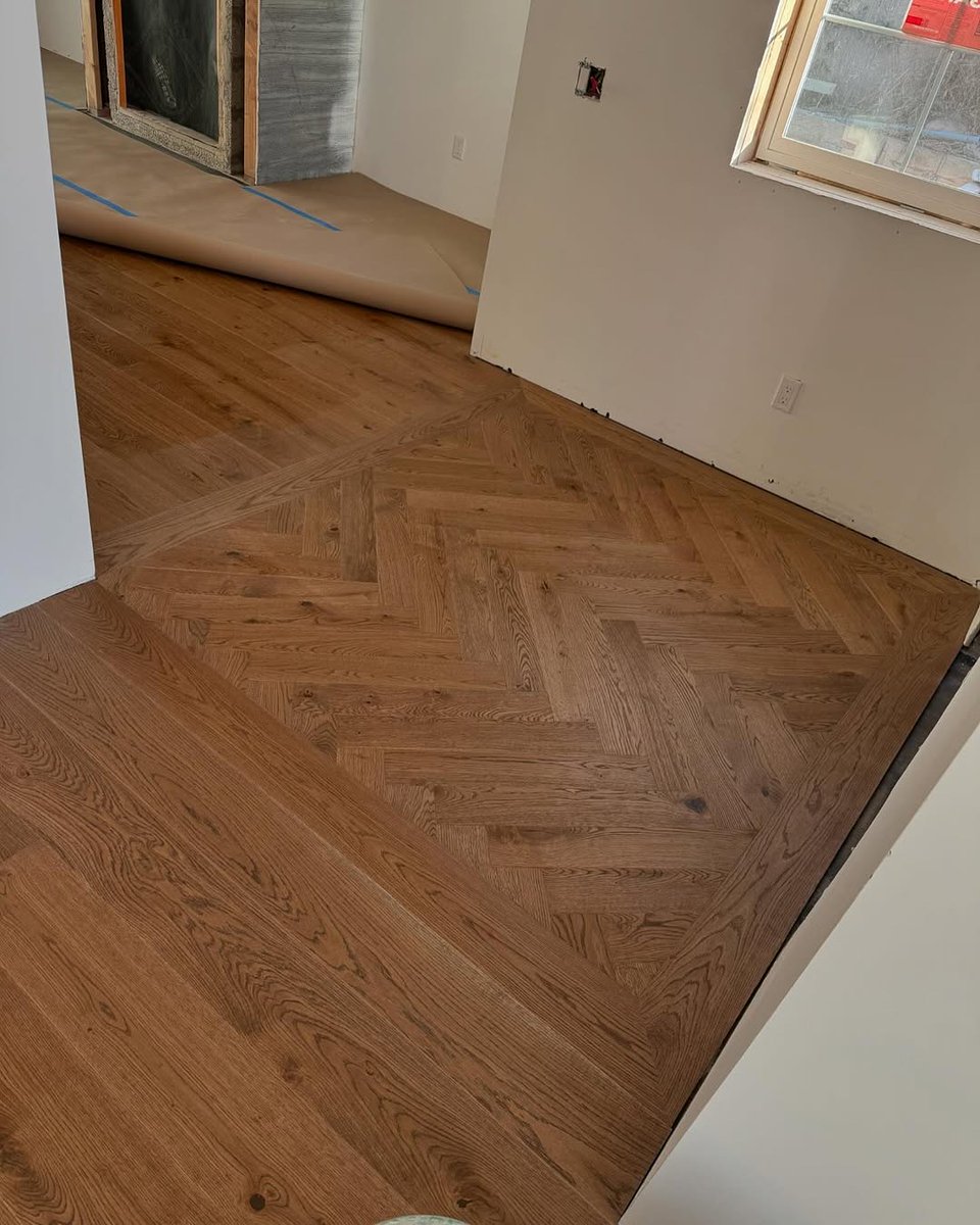 AmericanHardwds's tweet image. Love this #herringbone hardwood installation from @sageflooring!

#RealAmericanHardwood #AmericanHardwoods #hardwood #wood #realwood #hardwoodfloors #hardwoodflooring #woodfloors #woodflooring #flooring #floors #floor #designerfloor #floordesign