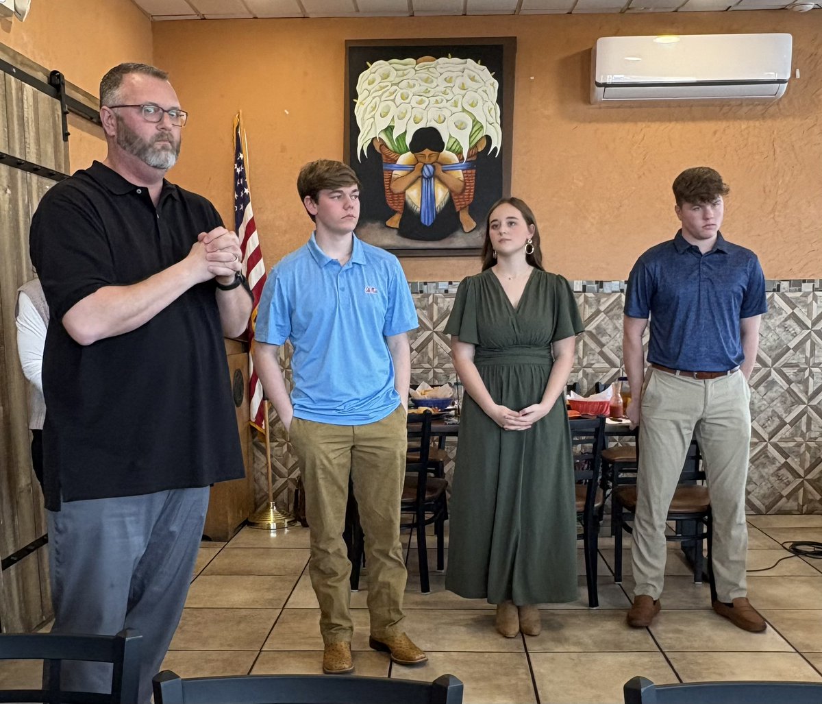 naschoolupdates's tweet photo. Cast members and production staff gave a preview of the upcoming NAHS School Musical “Crazy for You” at Kiwanis Club today. https://t.co/d7s2IvnYyi
