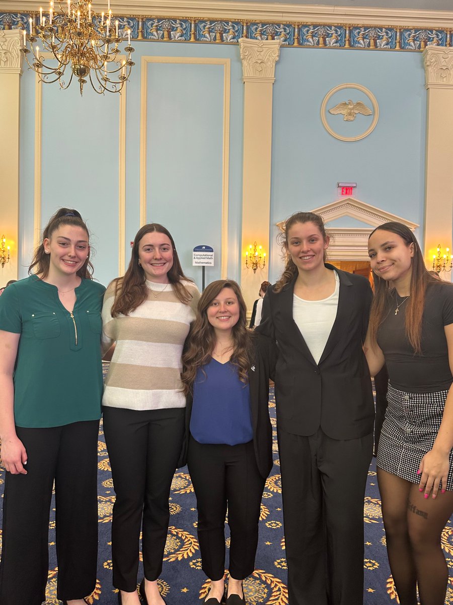 Happy Signing Day! Big congratulations to our sophomore class for officially signing into their respective majors today! 
💙⚓️📚🏀

#gocaptains #cnuwbb