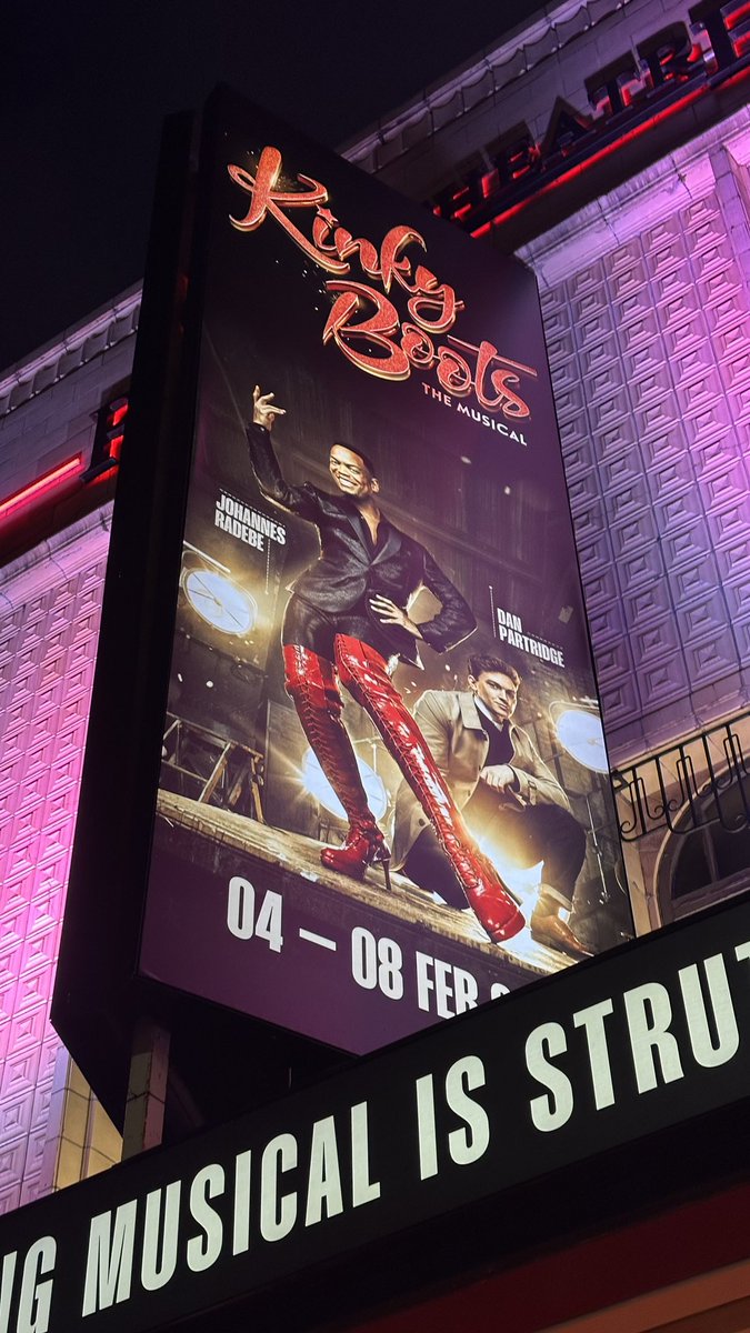 Red is our favourite colour… ❤️ 😉 

And we’ve rolled out the red carpet for our Gala Night in Manchester!