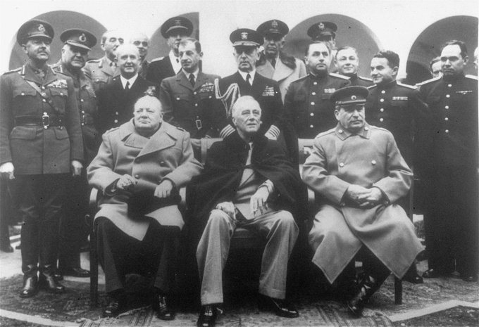 "Η Διάσκεψη της Γιάλτας και ο μύθος για το "μοίρασμα του κόσμου" και τα "χαρτάκια του Τσώρτσιλ": Σαν σήμερα, 4 Φεβρουαρίου 1945, αρχίζει η Διάσκεψη της Γιάλτας, με την συμμετοχή των ηγετών της ΕΣΣΔ, της Μ. Βρετανίας και των ΗΠΑ. Μια πρώτη Διάσκεψη είχε γίνει στην Τεχεράνη το